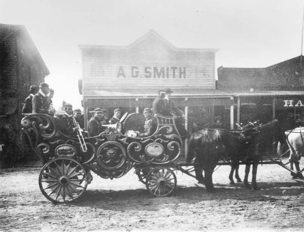 Circus wagon on Bay Street in front of grocery store - Eustis, Florida