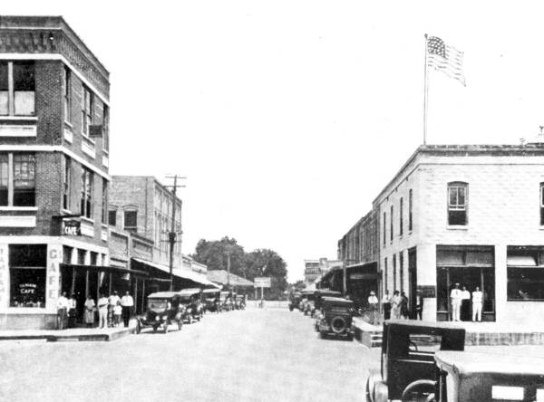Main Street looking north : Brooksville, Florida