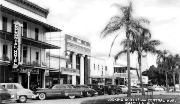 Street scene looking north from Central Avenue - Umatilla, Florida.