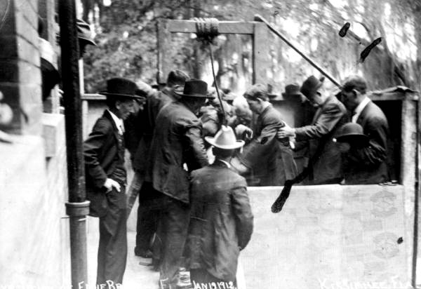 Execution of Eddie Broom outside Osceola County courthouse - Kissimmee, Florida