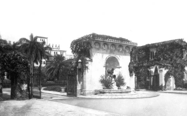 Entrance gates to the Boca Raton Club.