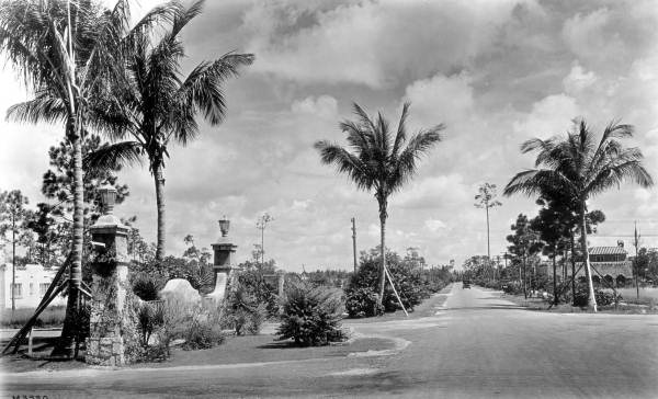 Le Jeune Plaza - Coral Gables, Florida