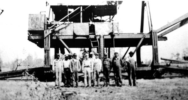 Bagdad Land and Lumber Company log loader and crew - Santa Rosa County, Florida
