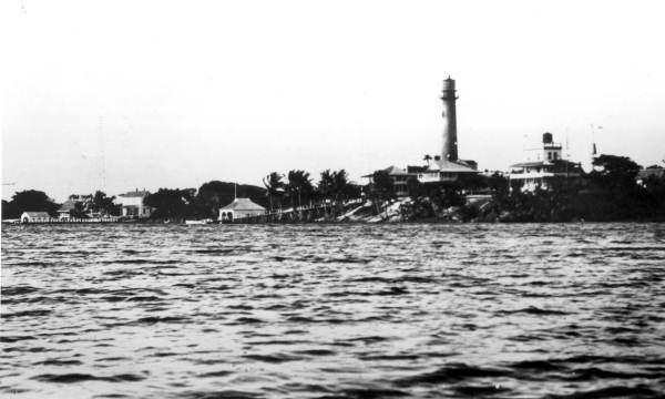 View of the north side of the inlet and lighthouse - Jupiter Inlet, Florida