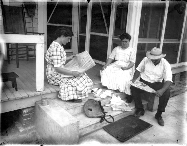 Pearsall family catching up on news from New Jersey - Melrose, Florida