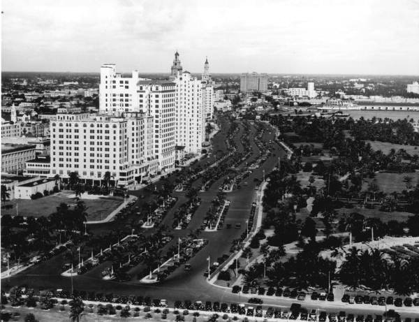 Bird's eye view of Biscayne Boulevard - Miami, Florida.
