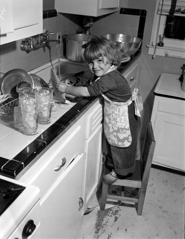 Unidentified child washing dishes at George Brunette's School of Art - Jacksonville, Florida.