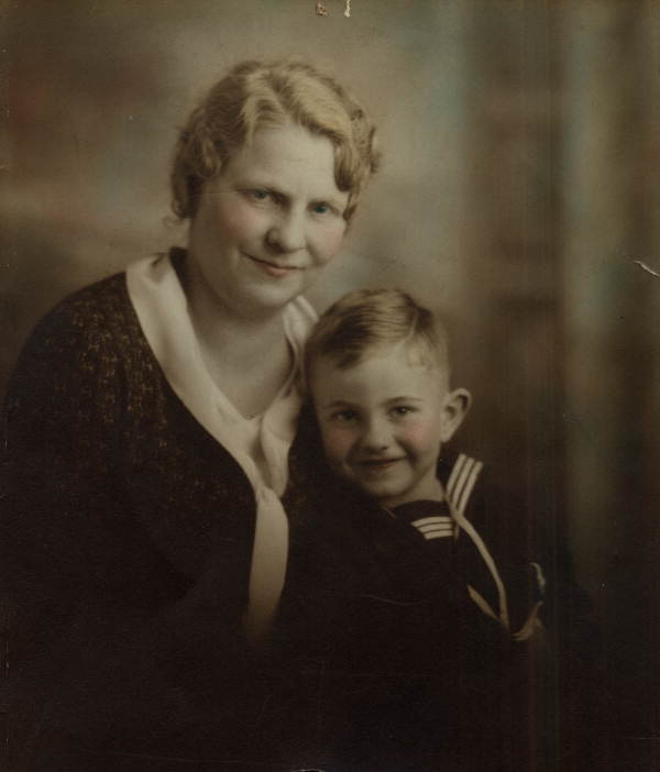 Portrait of future Florida Supreme Court librarian Carson F. Sinclair with his mother.