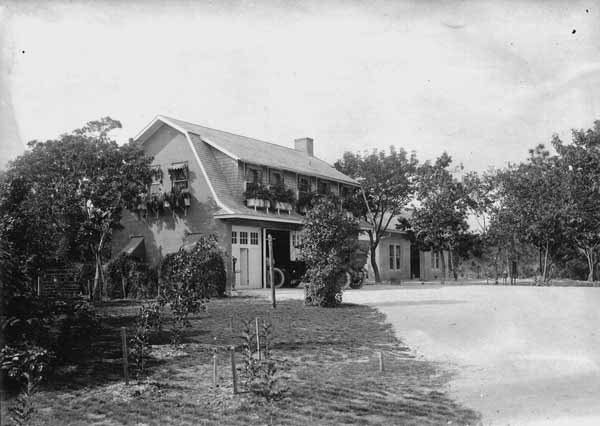 Garage and laundry of Charles Deering