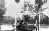 Deaconess Bedell talking to Miccosukees in their car