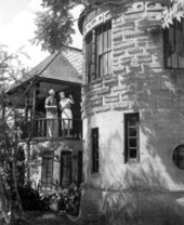 Couple examining the Oldest House - Saint Augustine, Florida