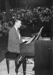 David Stryker performs at the Folk Festival - White Springs, Florida .