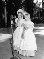 Karen and Diane McDowell, of Gainesville, singing- White Springs, Florida