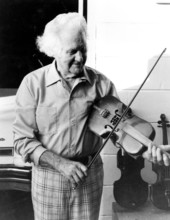 Troy Lovelace playing fiddle he made : Tampa, Florida.