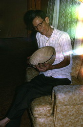 Vietnamese American basket maker Tuyen Phem with one of his works