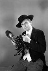 Portrait of photographer Joe Steinmetz for LIFE magazine's "Pictures" column.