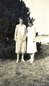 Portrait of Koreshan Imogene Bubbett Rahn, left, with her friend Mollie McClelland.