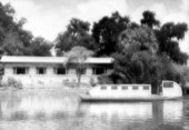 Lodge restaurant and underwater viewing boat - Rainbow Springs, Florida
