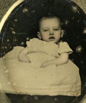 Portrait of an unidentified infant from Tallahassee, Florida.
