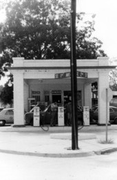 Old Gulf service station - Gainesville, Fla..