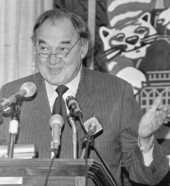 Former governor Claude Kirk speaking at a Capital Tiger Bay Club luncheon in Tallahassee, Florida.