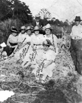 Barineau women family portrait.