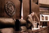 Florida State Senate President Ken Pruitt banging the gavel.