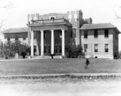 Front view of the Okaloosa County courthouse - Crestview, Florida