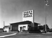 Exterior view of the information and welcome station - Cottondale, Florida