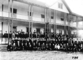 Group posed by the Highlands Hotel - Dundee, Florida.