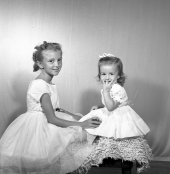 Portrait of Melissa and Katherine Eubands.