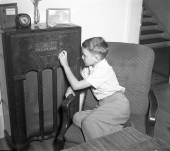 Ryan Edwards adjusting the radio.
