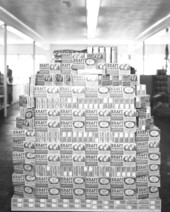 Kraft macaroni display at a grocery.