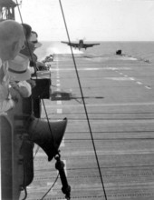 Plane lands on the U.S.S. Saipan